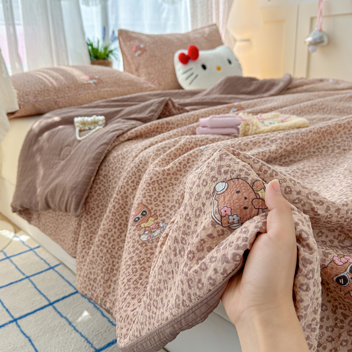 91家纺网 家纺一手货源 找家纺 桔禾家纺 2026新款A类泡芙棉泡泡纱夏被双层纱小清新夏凉被空调被 豹纹凯蒂