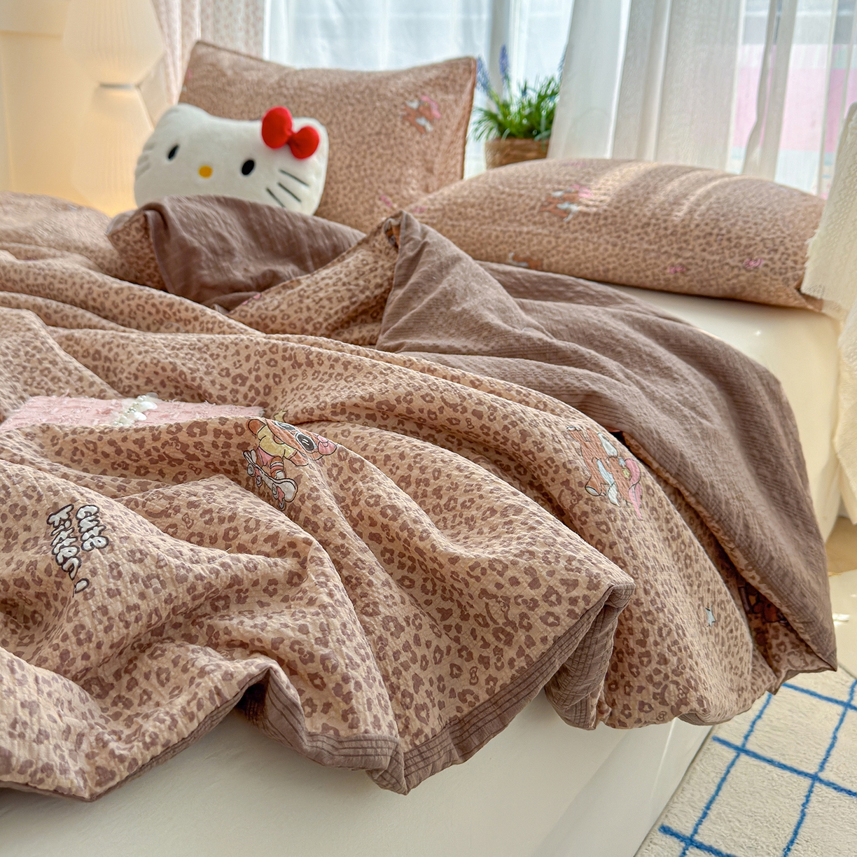 91家纺网 家纺一手货源 找家纺 桔禾家纺 2026新款A类泡芙棉泡泡纱夏被双层纱小清新夏凉被空调被 豹纹凯蒂