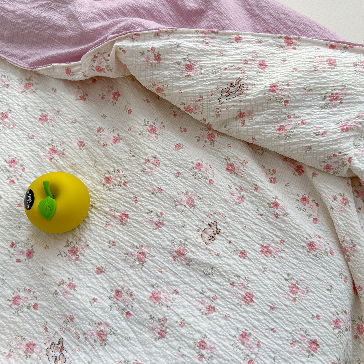 91家纺网 家纺一手货源 找家纺 桔禾家纺 2026新款A类泡芙棉泡泡纱夏被双层纱小清新夏凉被空调被 甜心小兔