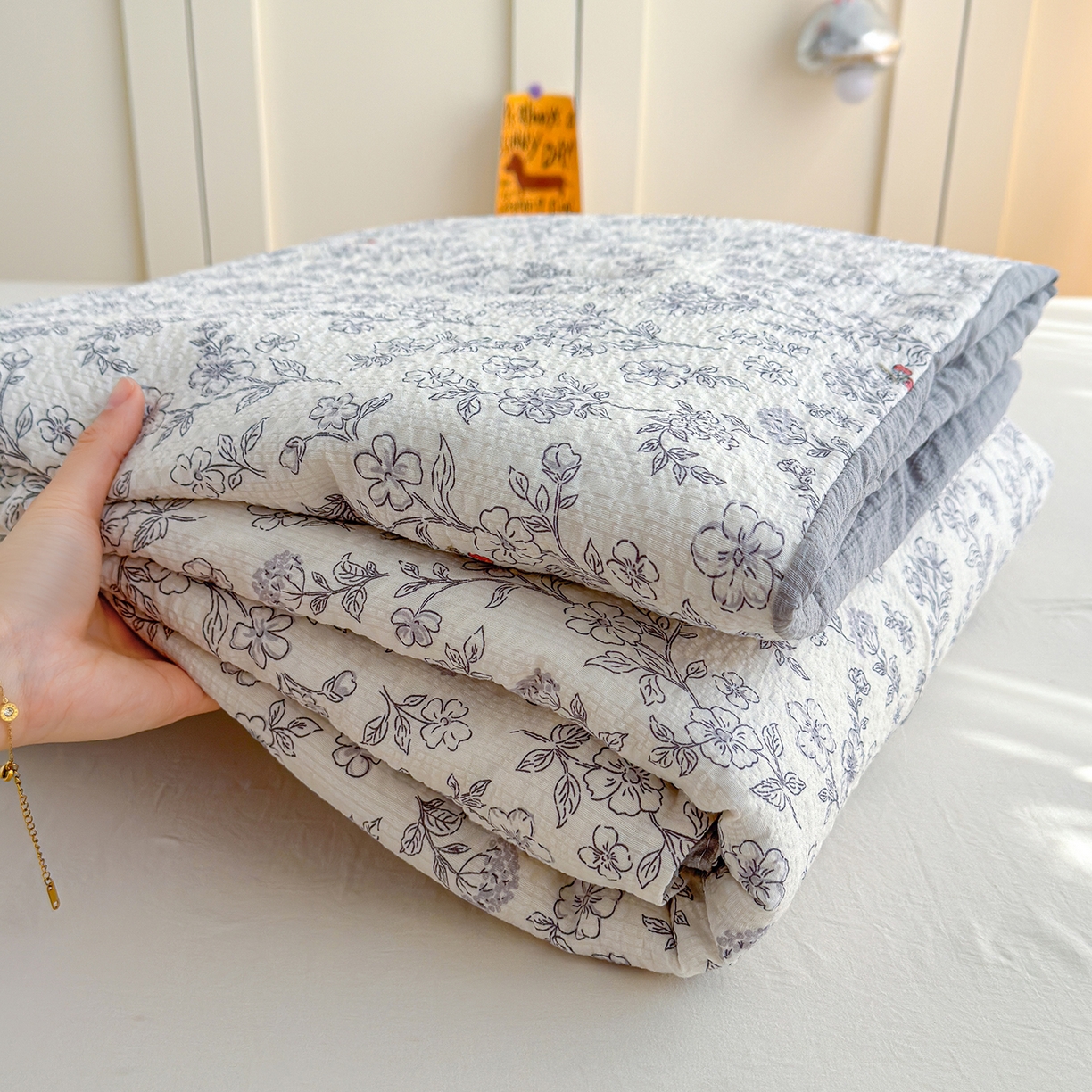 91家纺网 家纺一手货源 找家纺 桔禾家纺 2026新款A类泡芙棉泡泡纱夏被双层纱小清新夏凉被空调被 春风拂梦