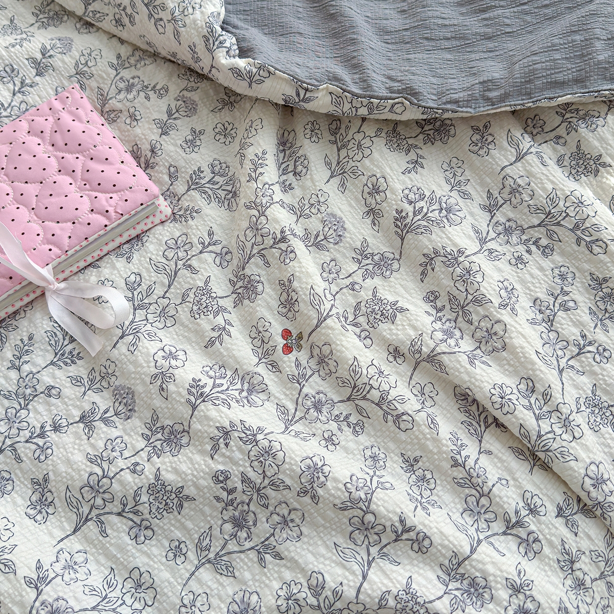 91家纺网 家纺一手货源 找家纺 桔禾家纺 2026新款A类泡芙棉泡泡纱夏被双层纱小清新夏凉被空调被 春风拂梦