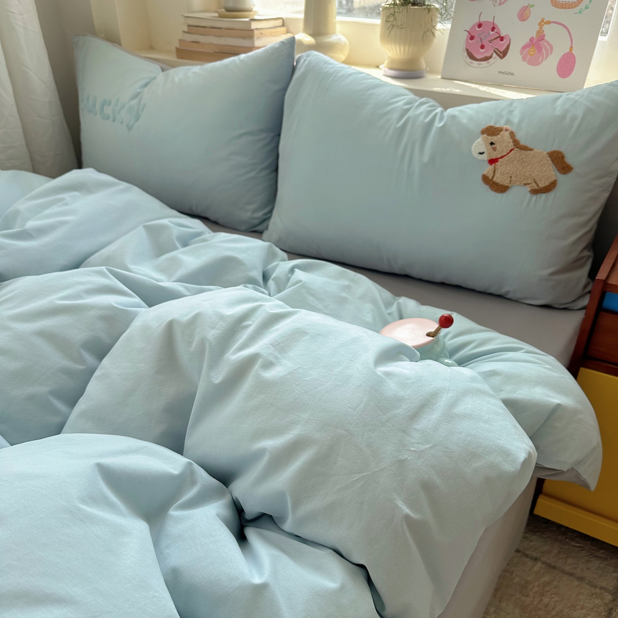 91家纺网 家纺一手货源 找家纺 慕尚家纺 2026春夏新款色织水洗棉毛巾绣四件套 快乐小马