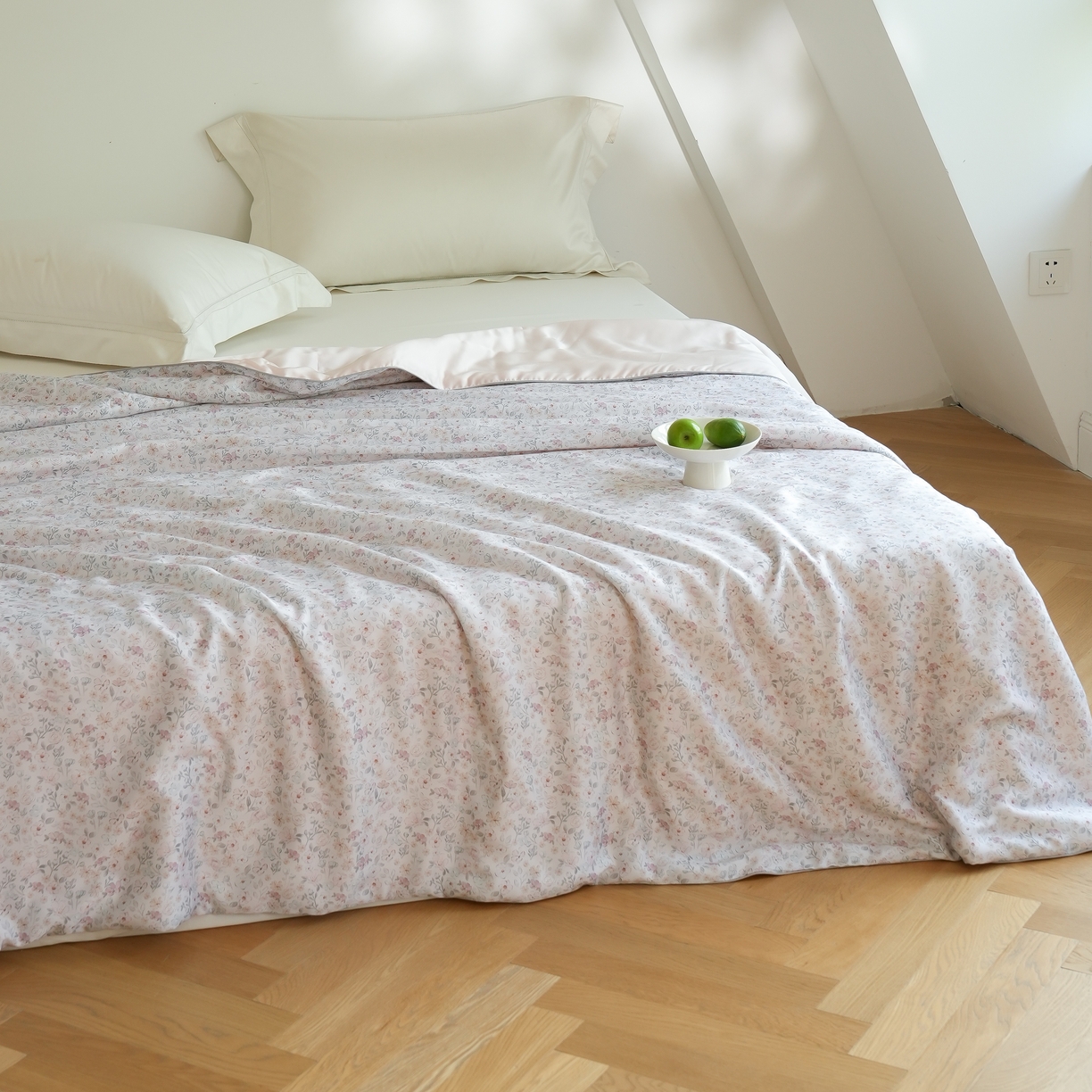 91家纺网 家纺一手货源 找家纺 沐晴家纺 2026新款春夏数码印花兰精天丝夏被空调被 薇薇安-绵白