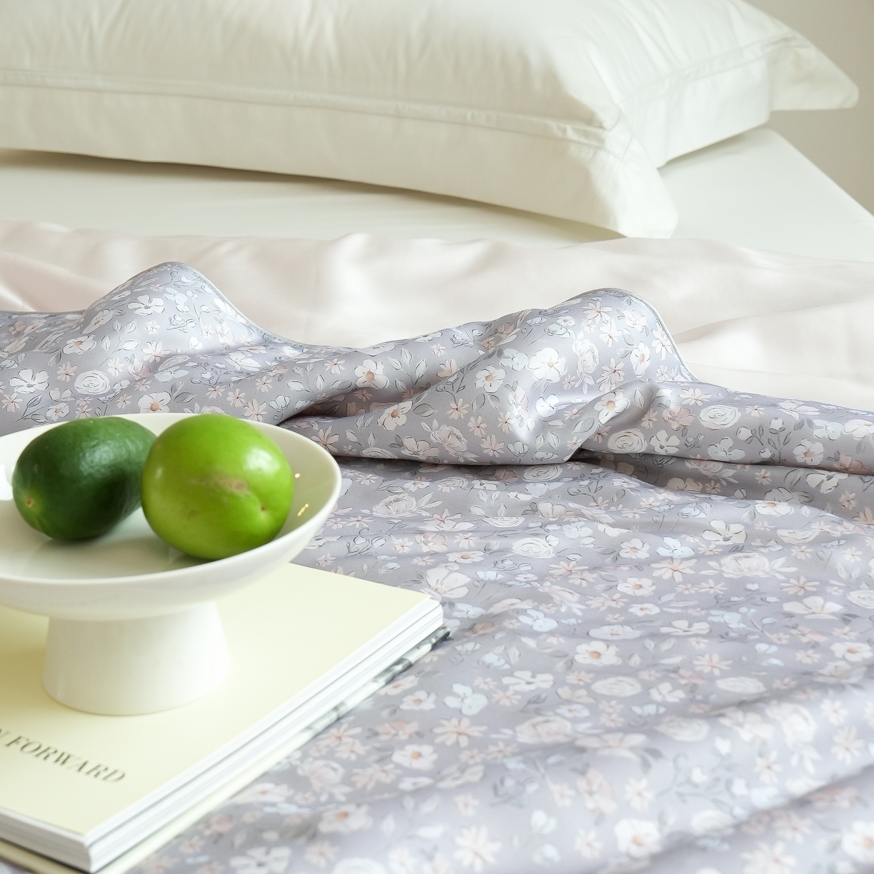 91家纺网 家纺一手货源 找家纺 沐晴家纺 2026新款春夏数码印花兰精天丝夏被空调被 薇薇安-浅灰