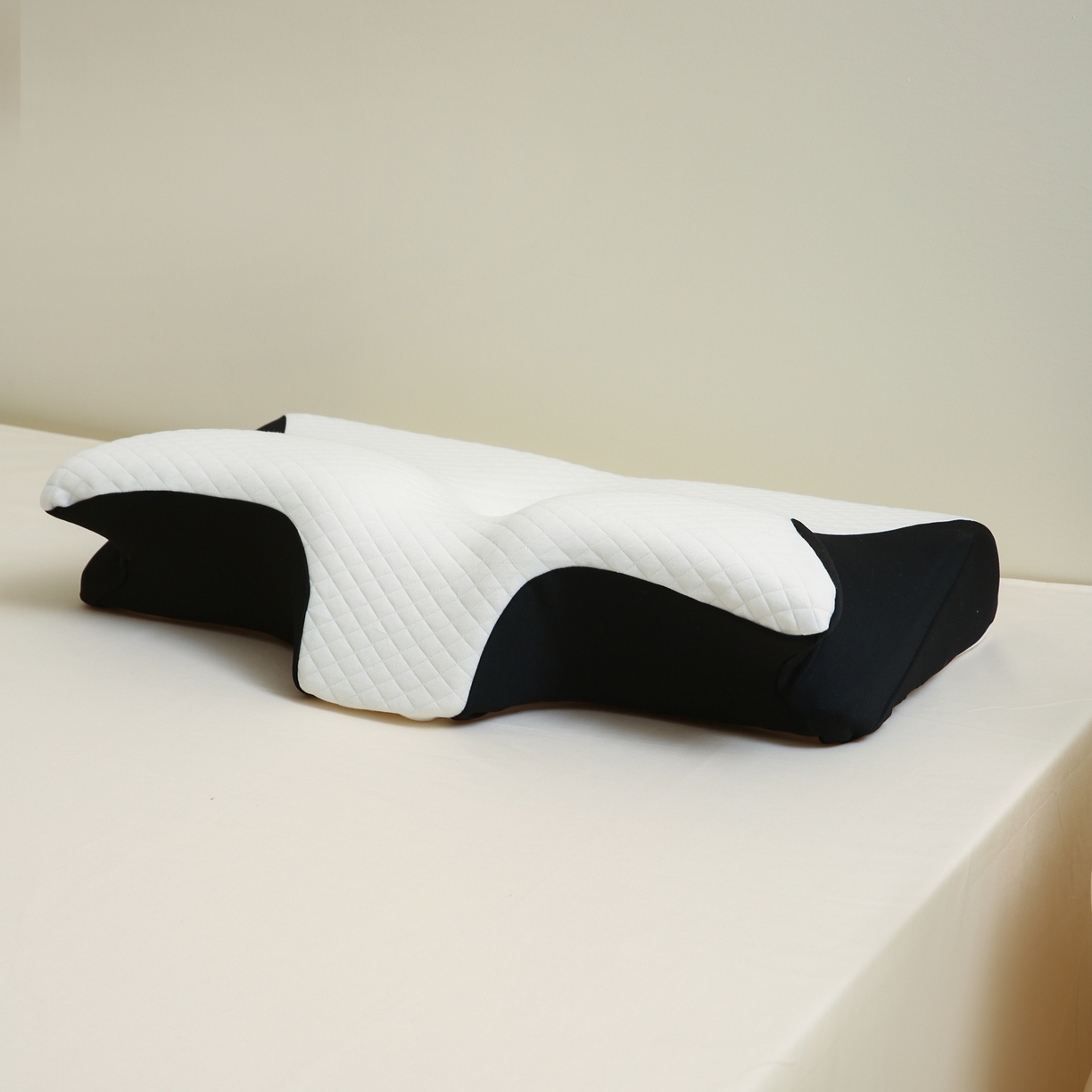 91家纺网 家纺一手货源 找家纺 靓星家纺 2026新款跨境支撑性牛角枕飞机枕碟形枕枕头枕芯 黑色