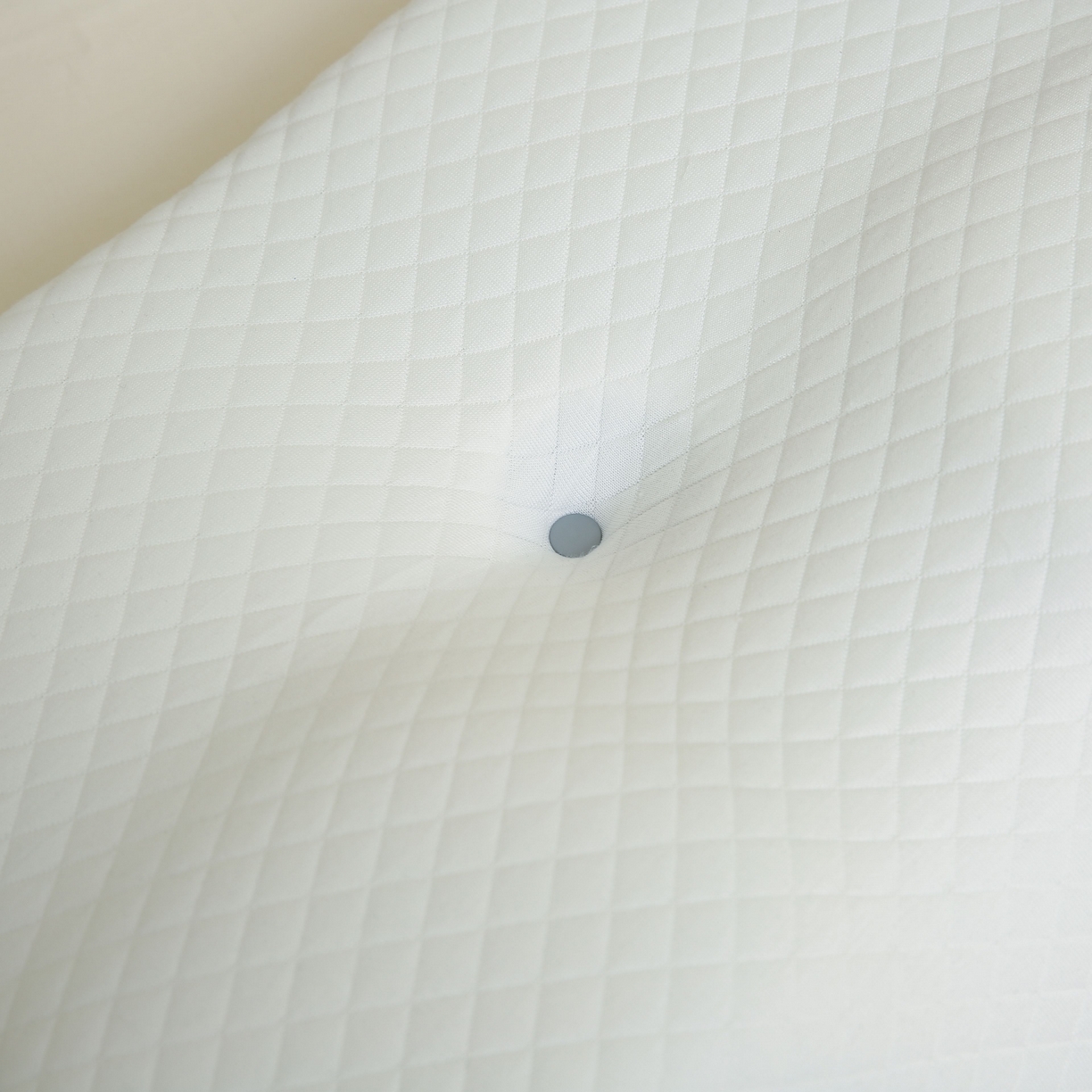 91家纺网 家纺一手货源 找家纺 靓星家纺 2026新款跨境支撑性牛角枕飞机枕碟形枕枕头枕芯 黑色