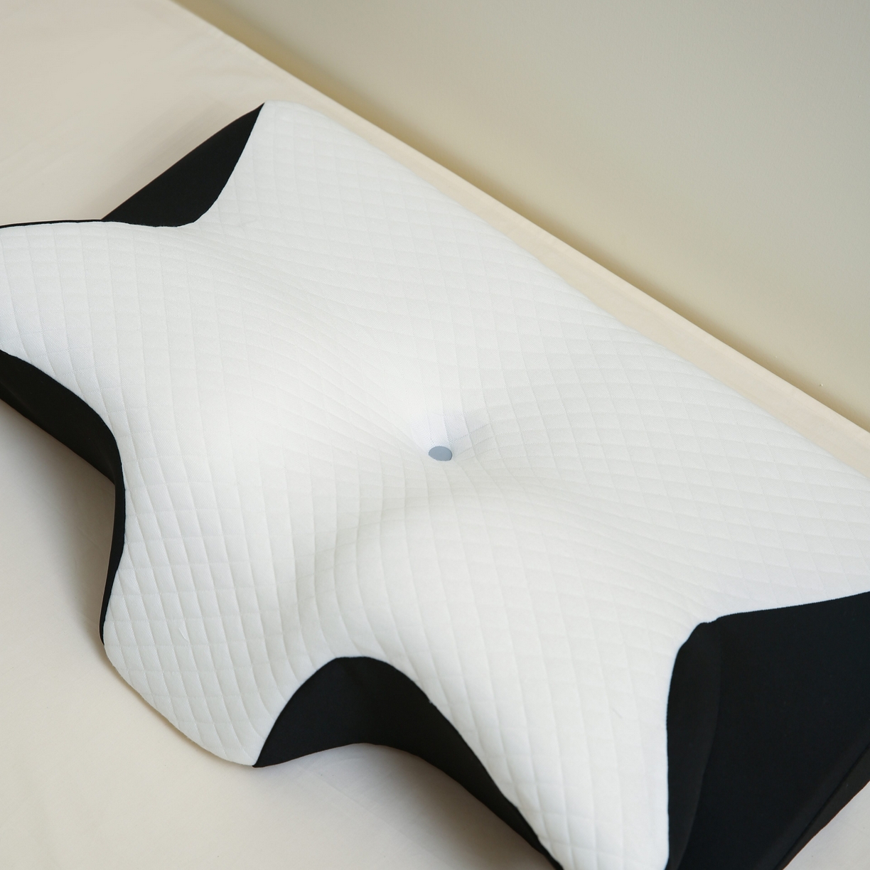 91家纺网 家纺一手货源 找家纺 靓星家纺 2026新款跨境支撑性牛角枕飞机枕碟形枕枕头枕芯 黑色