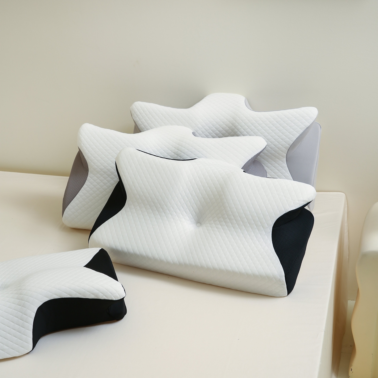 91家纺网 家纺一手货源 找家纺 靓星家纺 2026新款跨境支撑性牛角枕飞机枕碟形枕枕头枕芯 组合图仅供展示不可下单