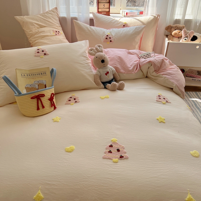 91家纺网 家纺一手货源 找家纺 慕尚家纺 2026春夏新款色织水洗棉毛巾绣四件套 圣诞树 粉