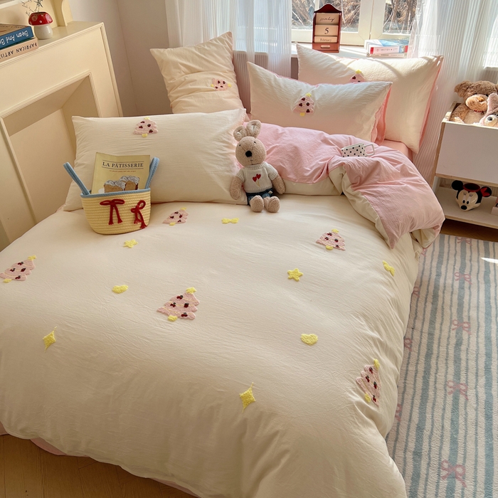 91家纺网 家纺一手货源 找家纺 慕尚家纺 2026春夏新款色织水洗棉毛巾绣四件套 圣诞树 粉