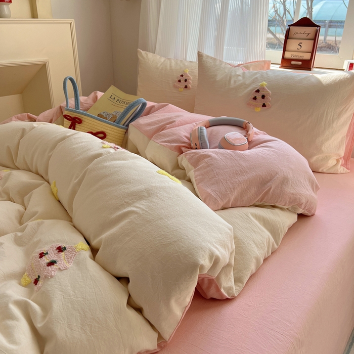 91家纺网 家纺一手货源 找家纺 慕尚家纺 2026春夏新款色织水洗棉毛巾绣四件套 圣诞树 粉