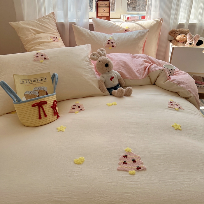 91家纺网 家纺一手货源 找家纺 慕尚家纺 2026春夏新款色织水洗棉毛巾绣四件套 圣诞树 粉