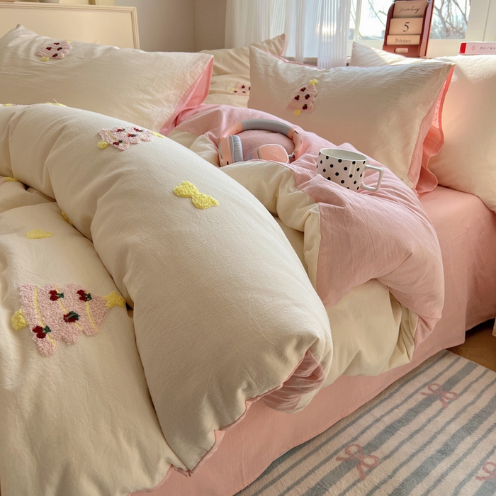 91家纺网 家纺一手货源 找家纺 慕尚家纺 2026春夏新款色织水洗棉毛巾绣四件套 圣诞树 粉