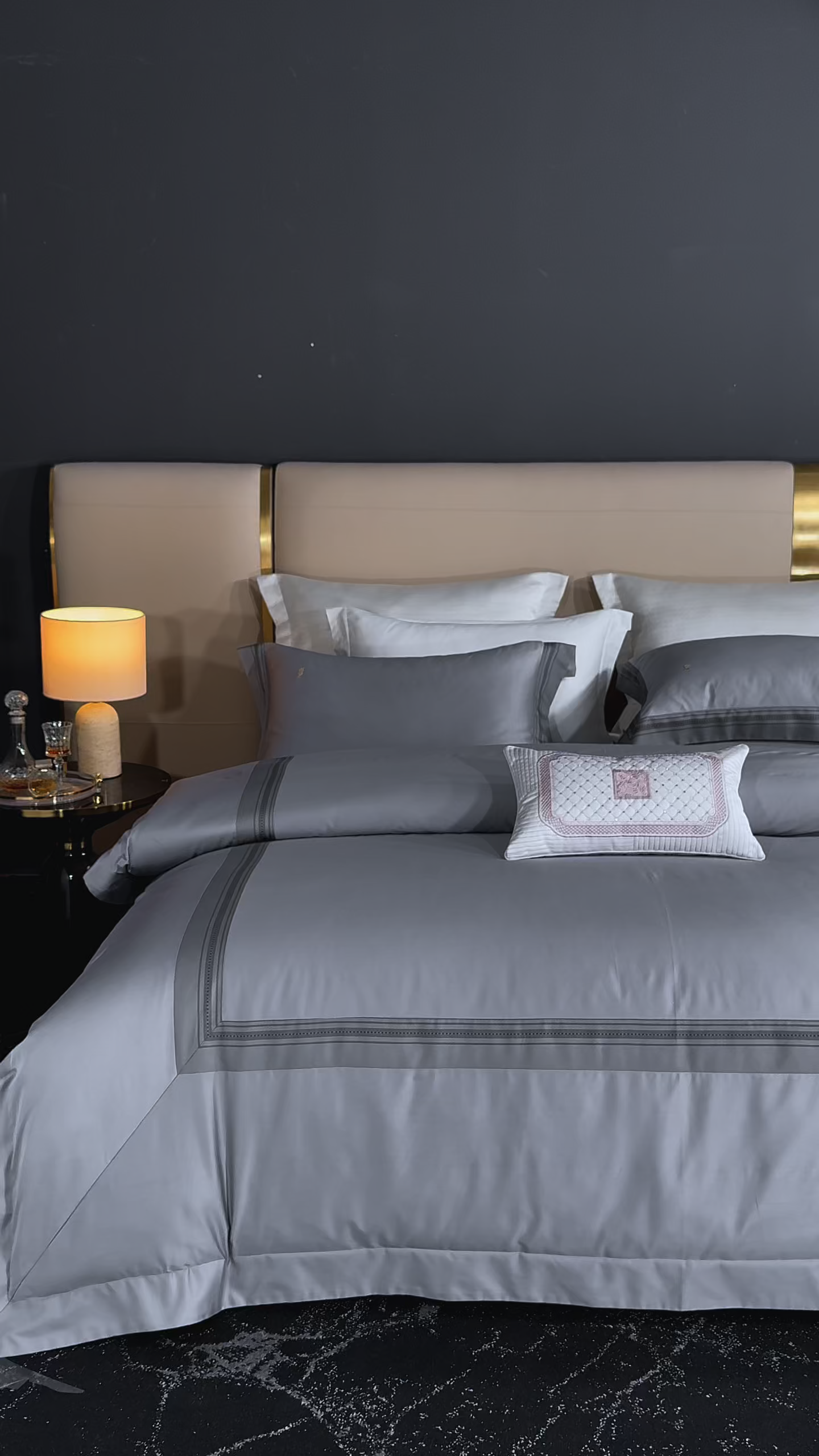 91家纺网 家纺一手货源 找家纺 淼铭家纺 2026新款100S数码印花四件套-威廉系列 灰色