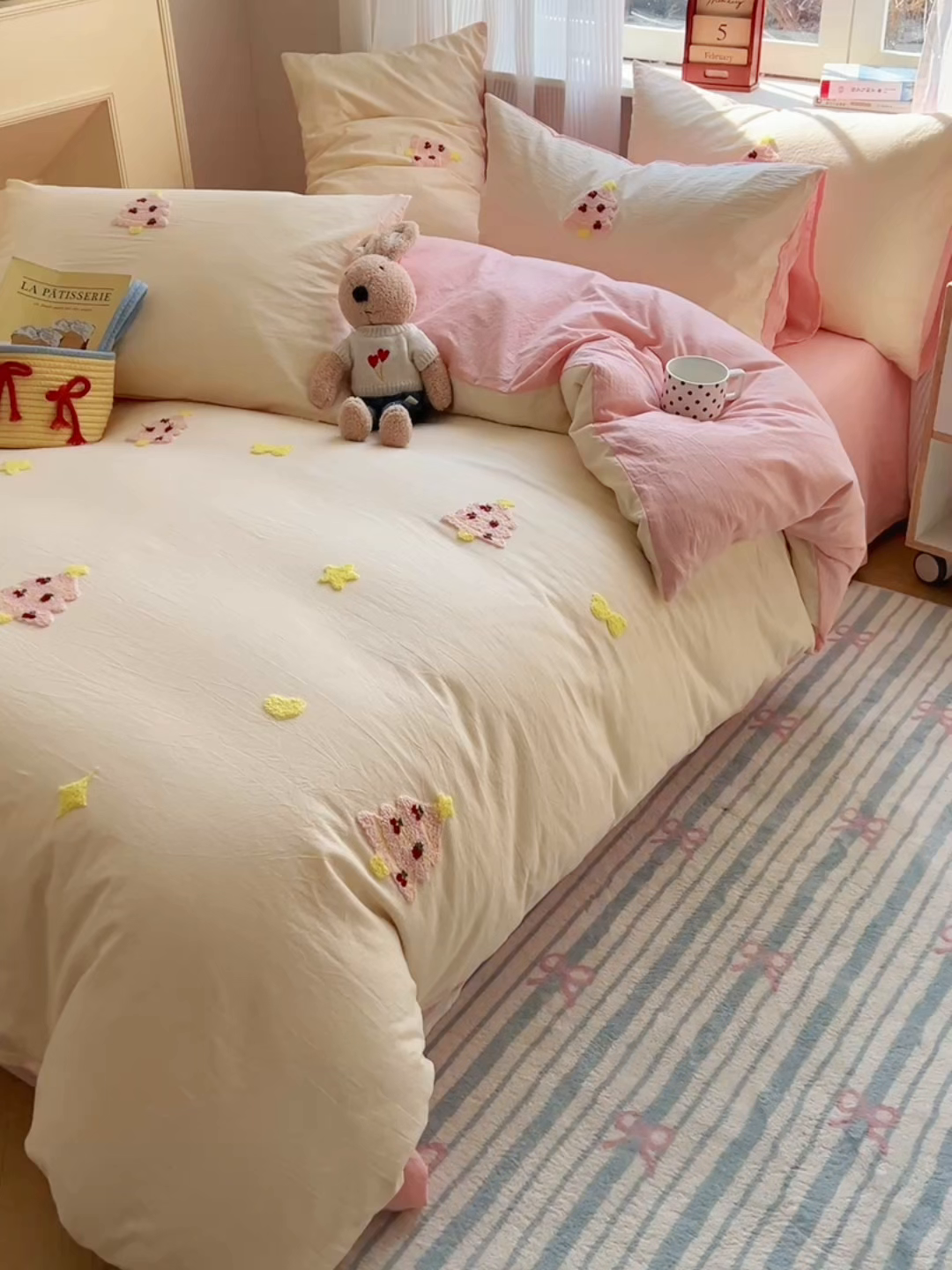 91家纺网 家纺一手货源 找家纺 慕尚家纺 2026春夏新款色织水洗棉毛巾绣四件套 圣诞树 粉