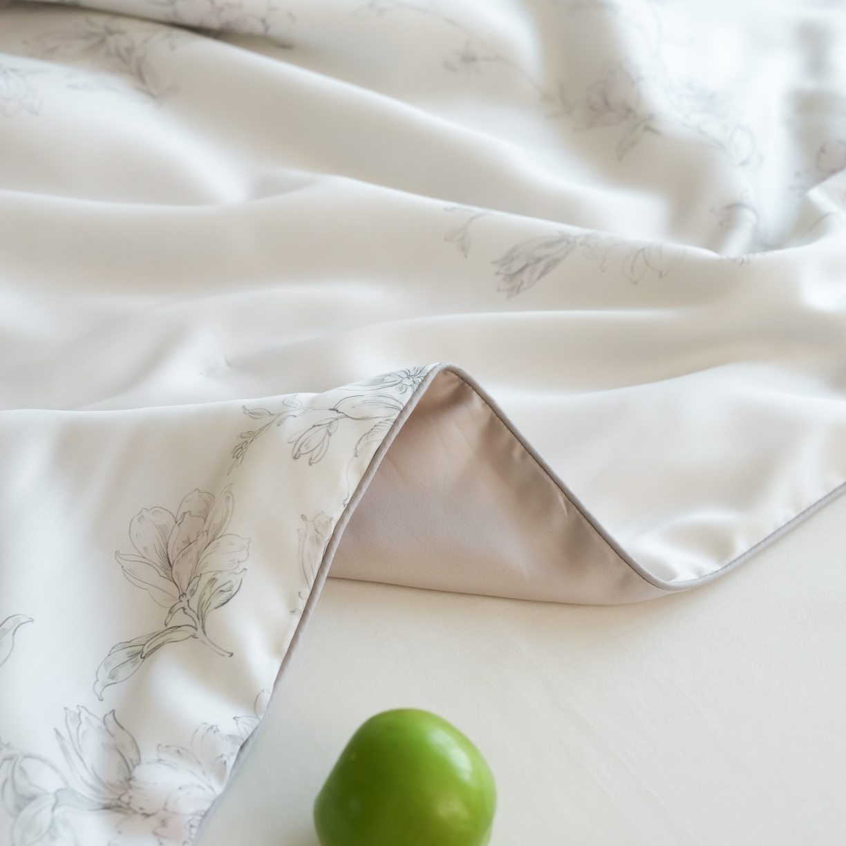 91家纺网 家纺一手货源 找家纺 沐晴家纺 2026新款春夏数码印花兰精天丝夏被空调被 夕瑶-白玉