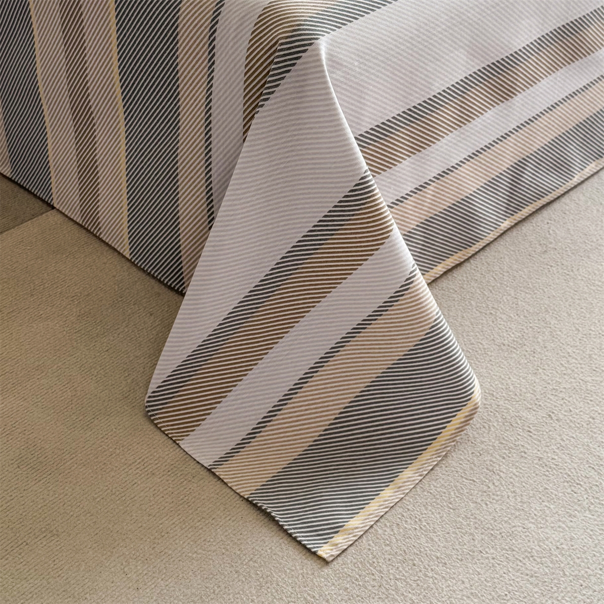 91家纺网 家纺一手货源 找家纺 晨晨家纺 2026新款原棉老粗布床单席子凉席三件套 夕阳咖