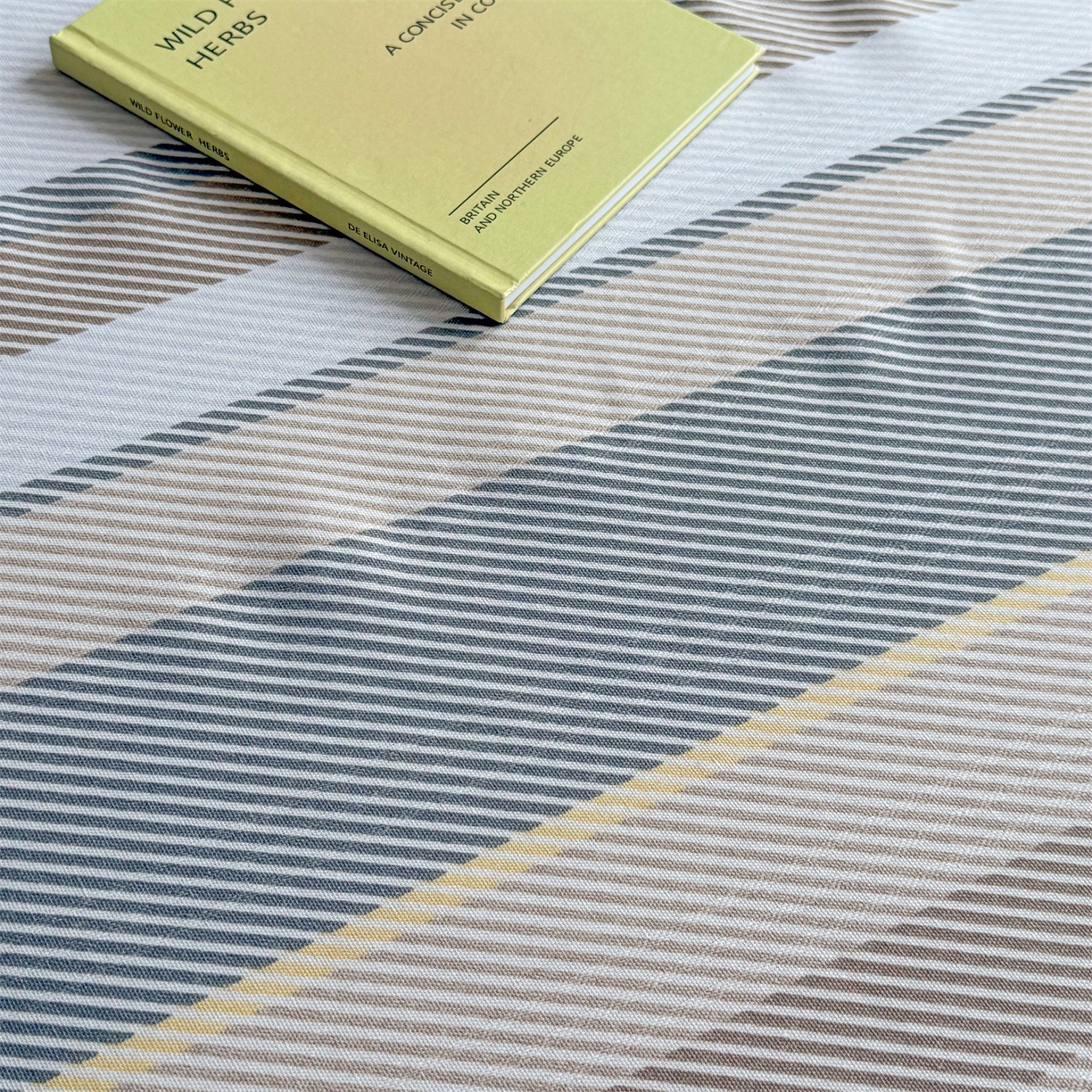 91家纺网 家纺一手货源 找家纺 晨晨家纺 2026新款原棉老粗布床单席子凉席三件套 夕阳咖