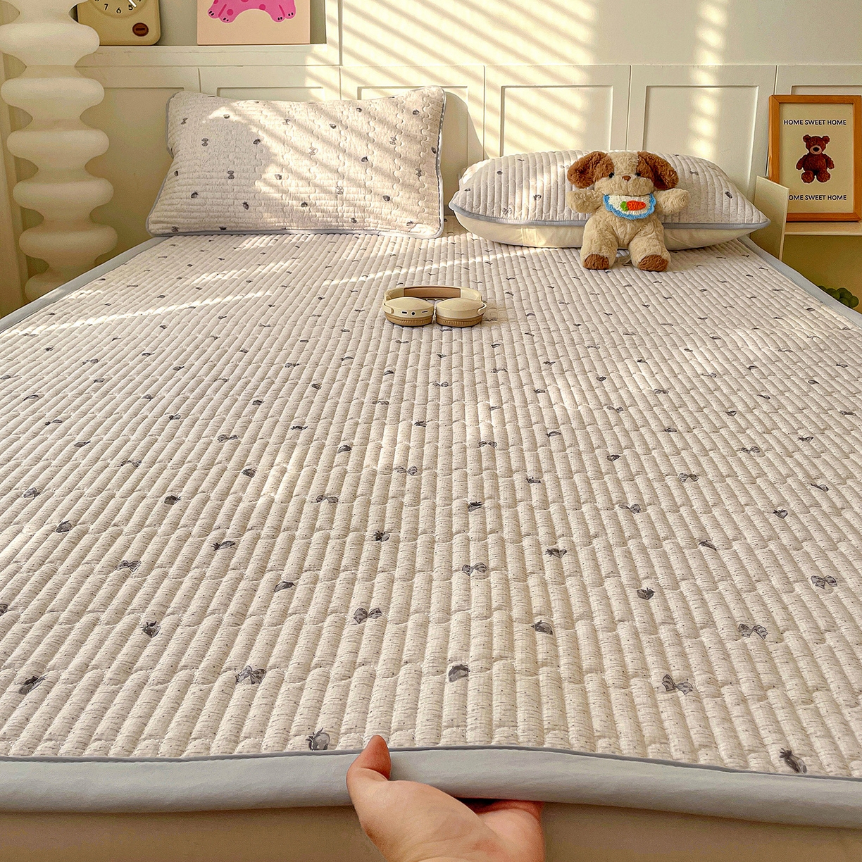 91家纺网 家纺一手货源 找家纺 纽缦家纺 2026新款A类105g仿棉古法水洗棉床垫 初春灰