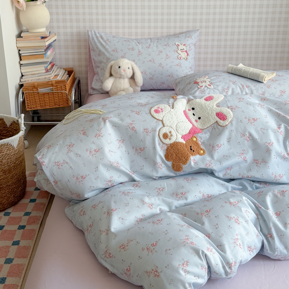 91家纺网 家纺一手货源 找家纺 觅糖家纺 2026春夏新款全棉纯棉卡通毛巾绣系列四件套 花间小兔