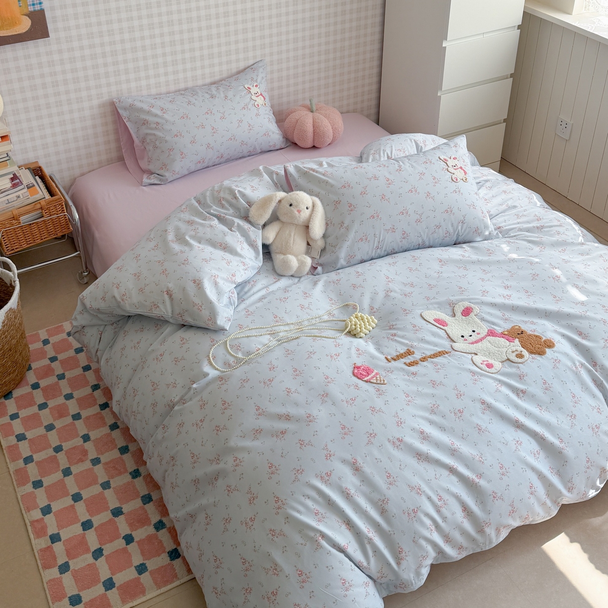 91家纺网 家纺一手货源 找家纺 觅糖家纺 2026春夏新款全棉纯棉卡通毛巾绣系列四件套 花间小兔