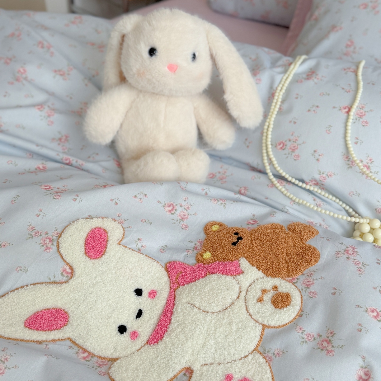 91家纺网 家纺一手货源 找家纺 觅糖家纺 2026春夏新款全棉纯棉卡通毛巾绣系列四件套 花间小兔