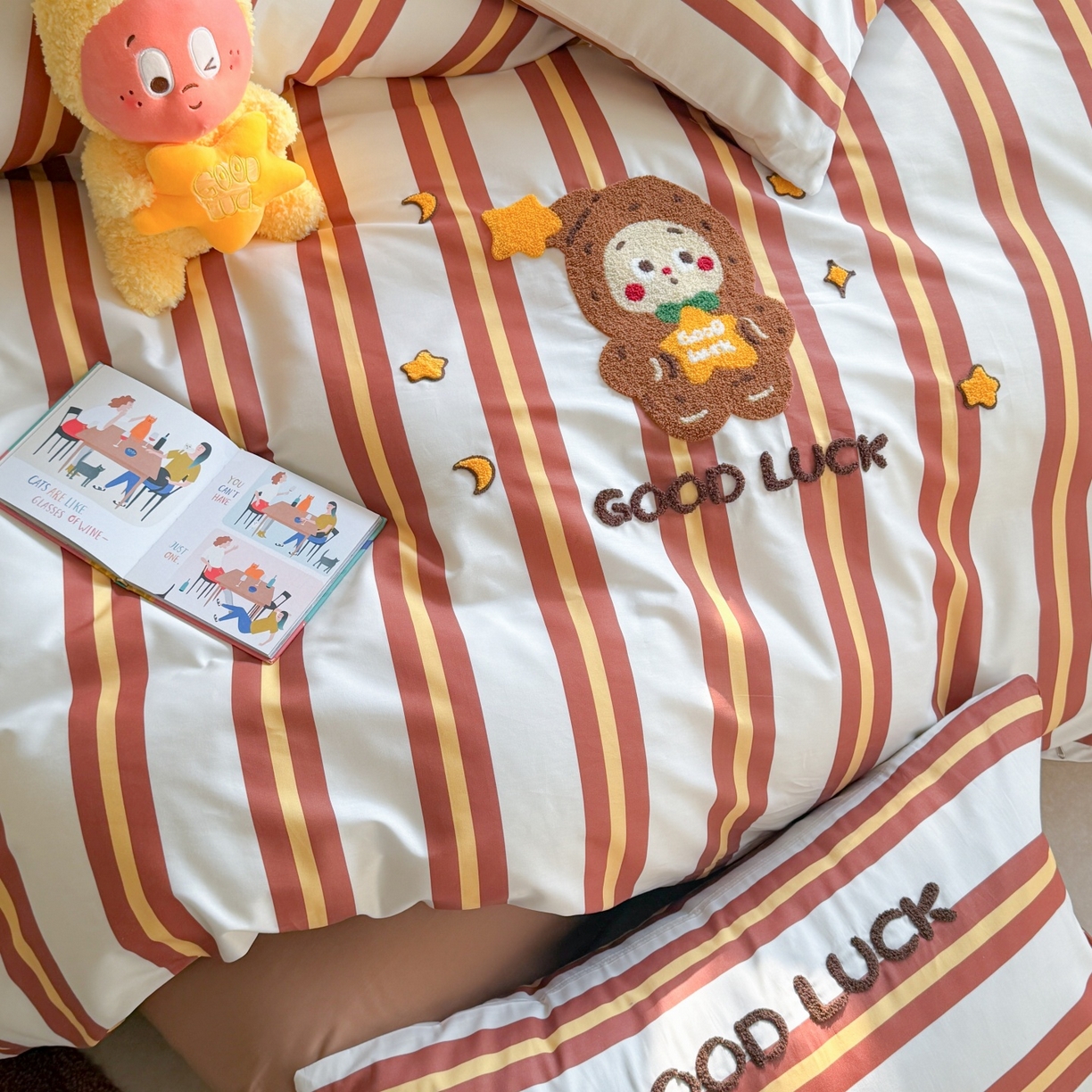 91家纺网 家纺一手货源 找家纺 觅糖家纺 2026春夏新款全棉纯棉卡通毛巾绣系列四件套 幸运熊仔