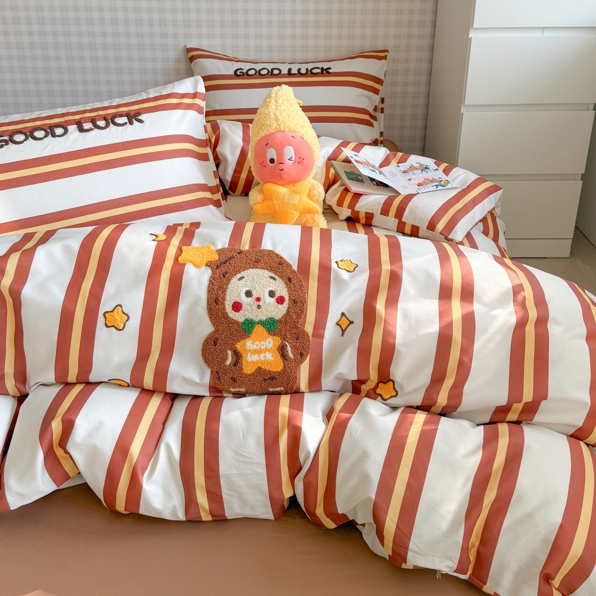 觅糖家纺 2026春夏新款全棉纯棉卡通毛巾绣系列四件套 幸运熊仔