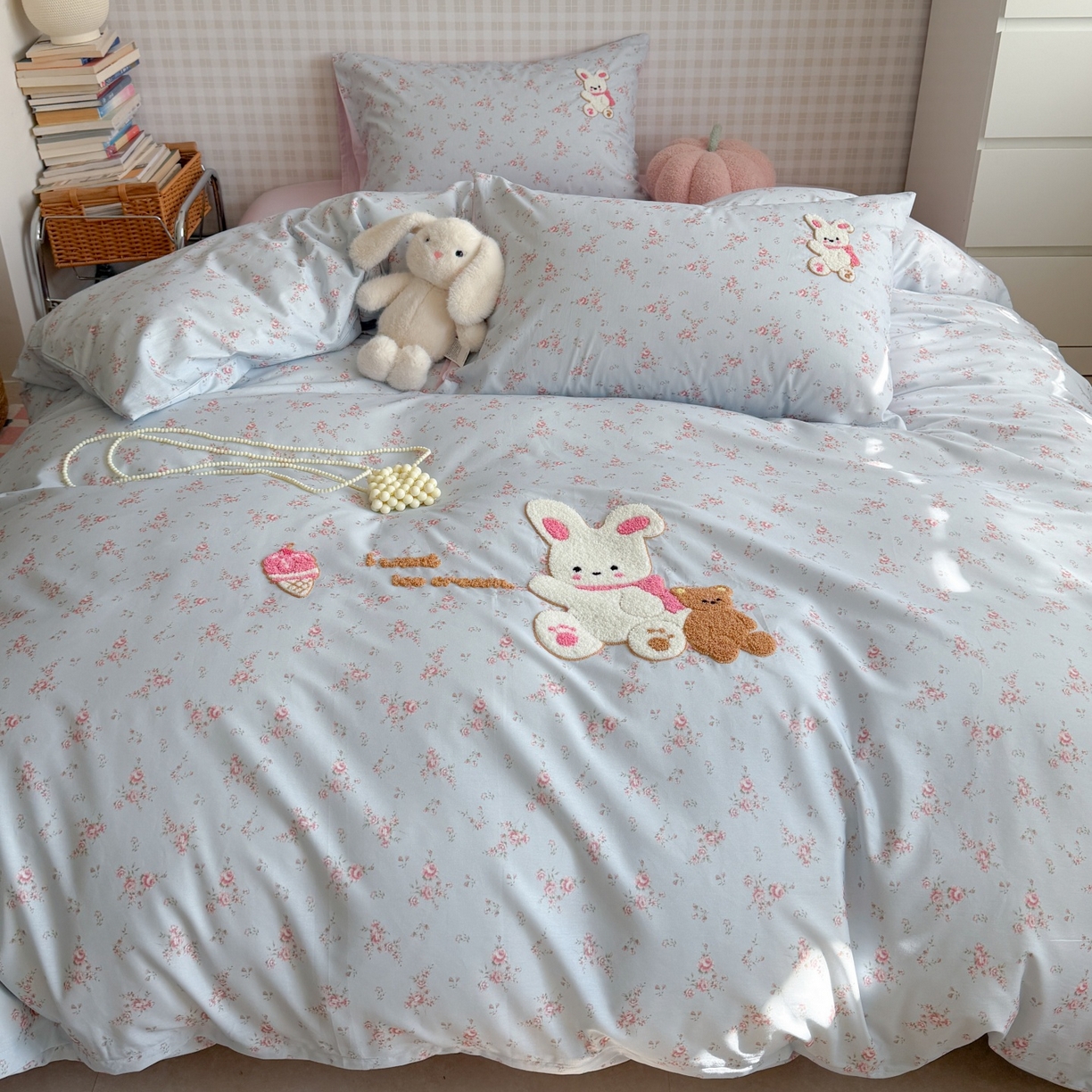 91家纺网 家纺一手货源 找家纺 觅糖家纺 2026春夏新款全棉纯棉卡通毛巾绣系列四件套 花间小兔