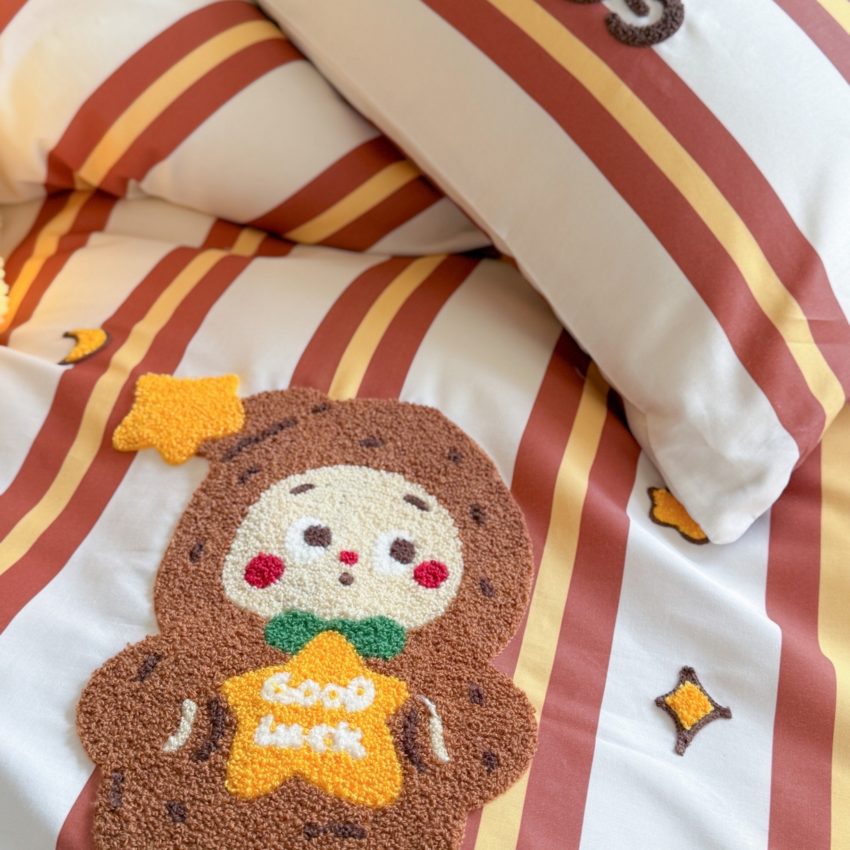 91家纺网 家纺一手货源 找家纺 觅糖家纺 2026春夏新款全棉纯棉卡通毛巾绣系列四件套 幸运熊仔