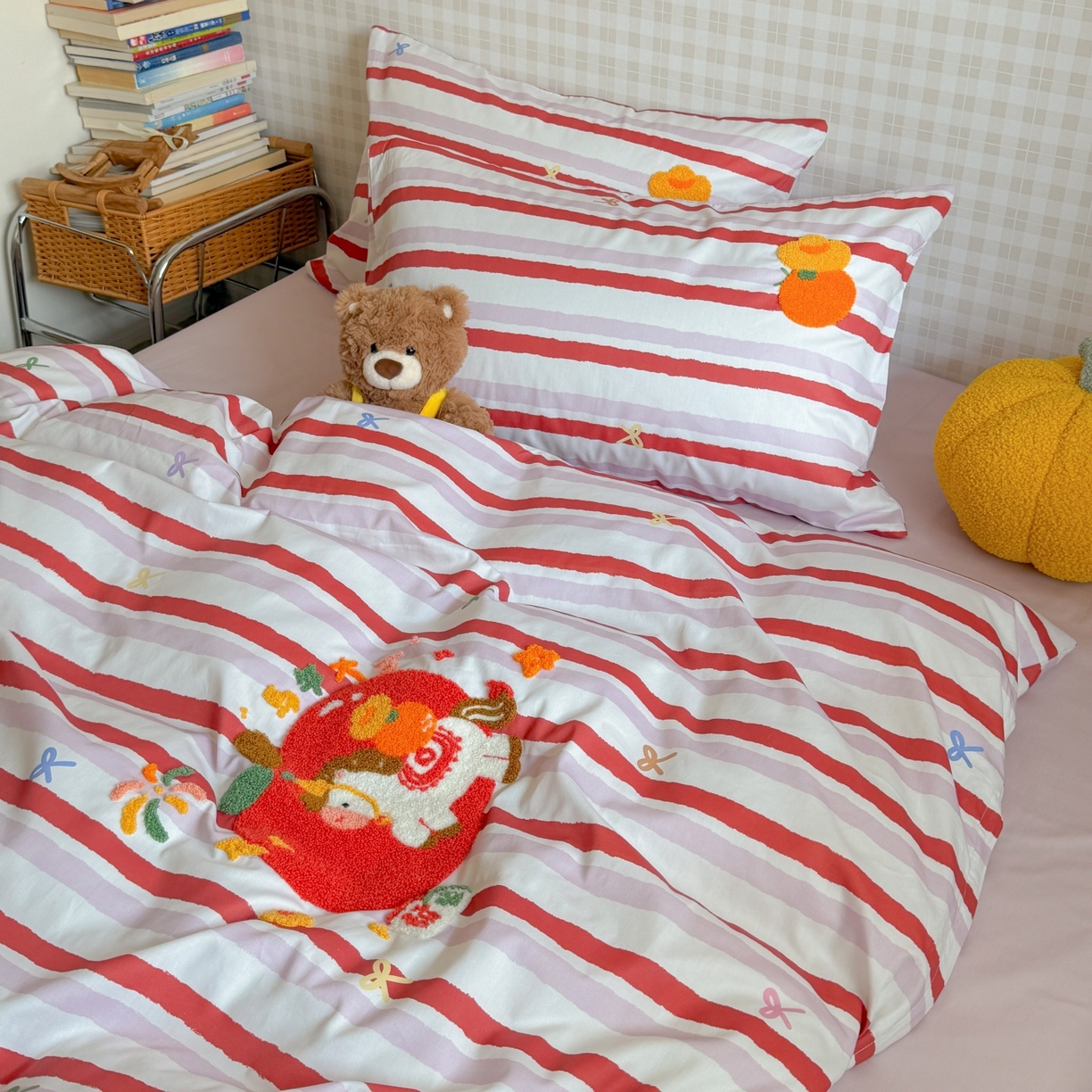 91家纺网 家纺一手货源 找家纺 觅糖家纺 2026春夏新款全棉纯棉卡通毛巾绣系列四件套 发财马