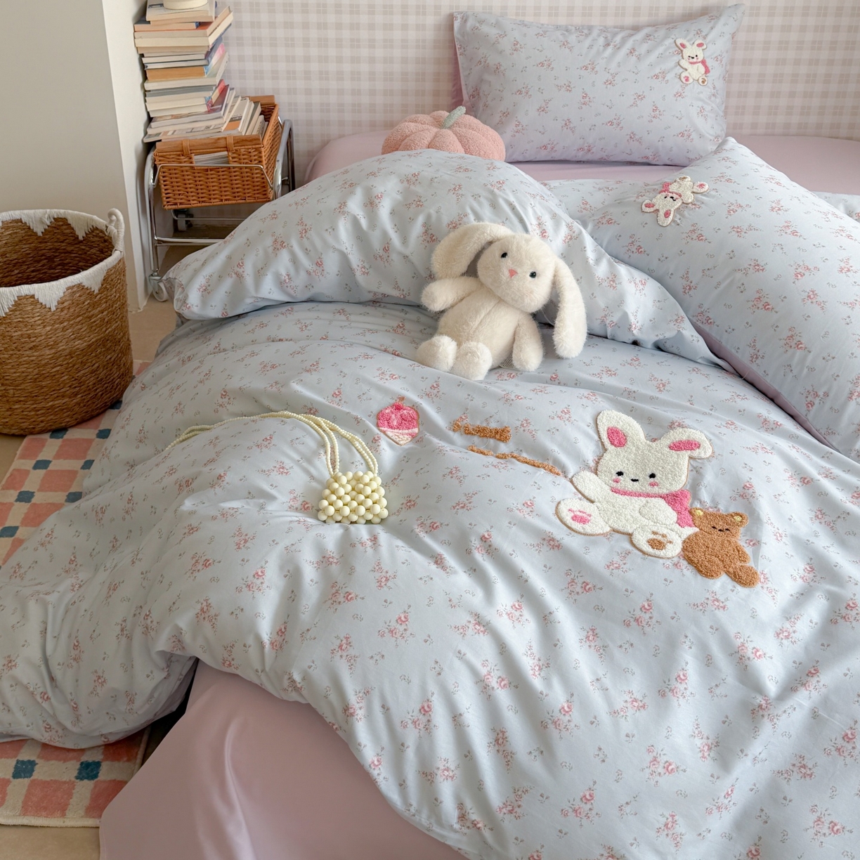 91家纺网 家纺一手货源 找家纺 觅糖家纺 2026春夏新款全棉纯棉卡通毛巾绣系列四件套 花间小兔