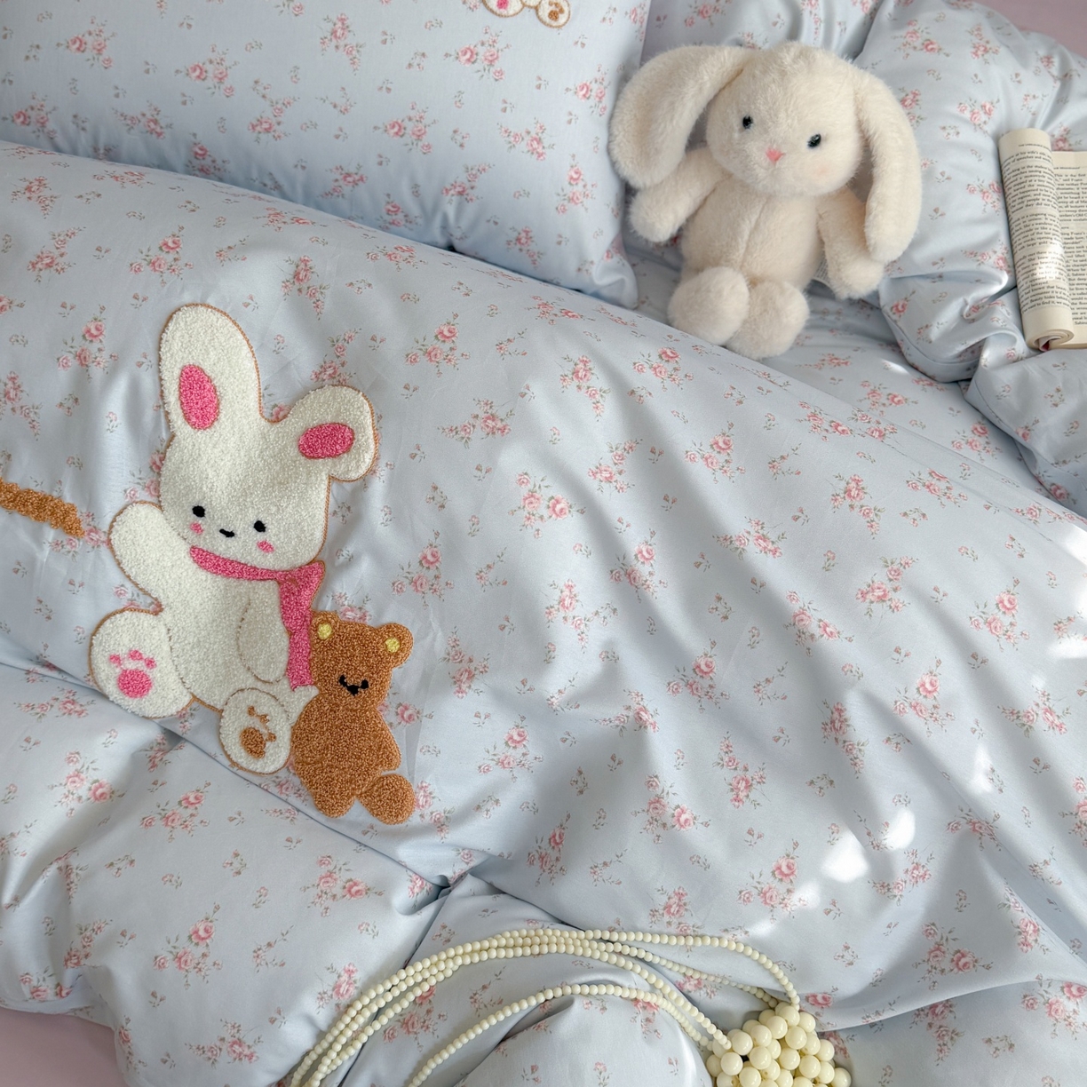 91家纺网 家纺一手货源 找家纺 觅糖家纺 2026春夏新款全棉纯棉卡通毛巾绣系列四件套 花间小兔