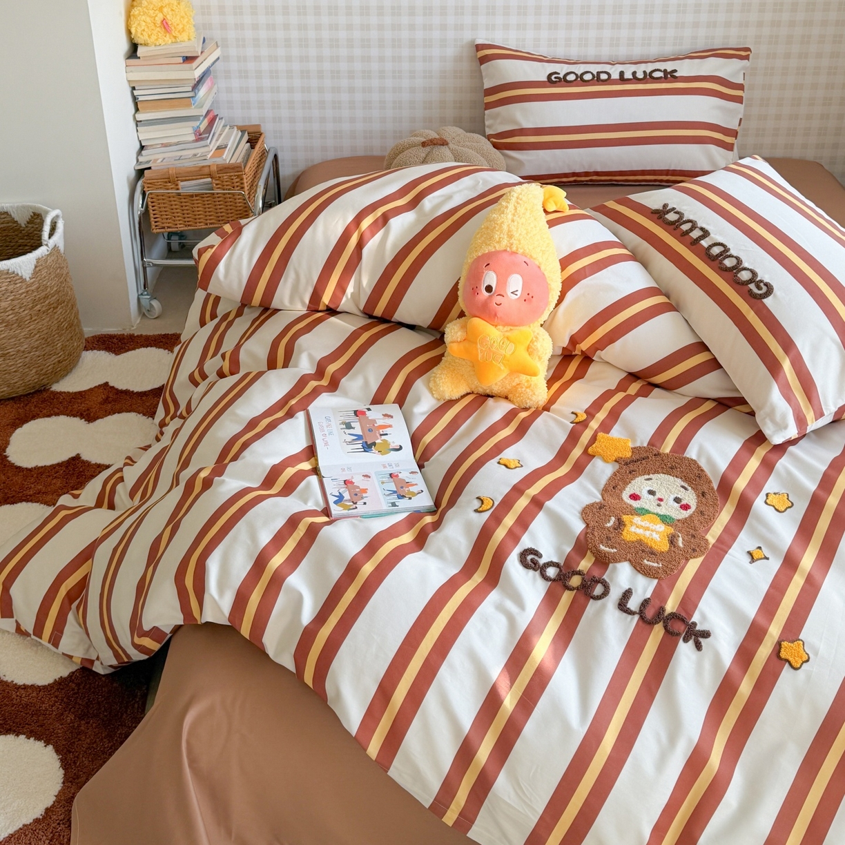 91家纺网 家纺一手货源 找家纺 觅糖家纺 2026春夏新款全棉纯棉卡通毛巾绣系列四件套 幸运熊仔