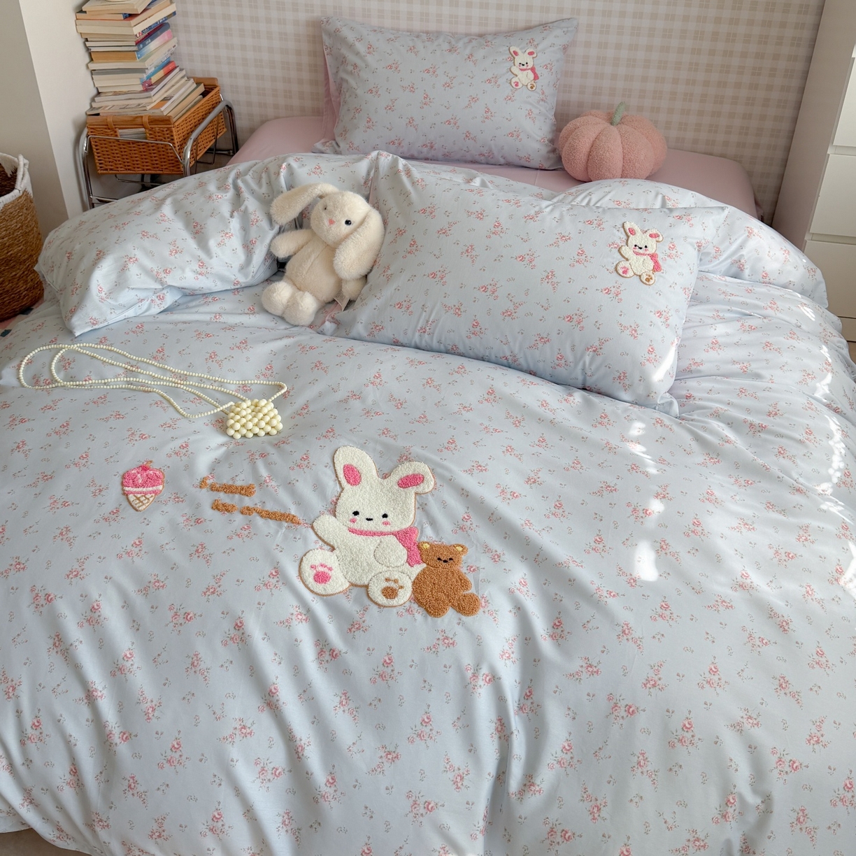 91家纺网 家纺一手货源 找家纺 觅糖家纺 2026春夏新款全棉纯棉卡通毛巾绣系列四件套 花间小兔