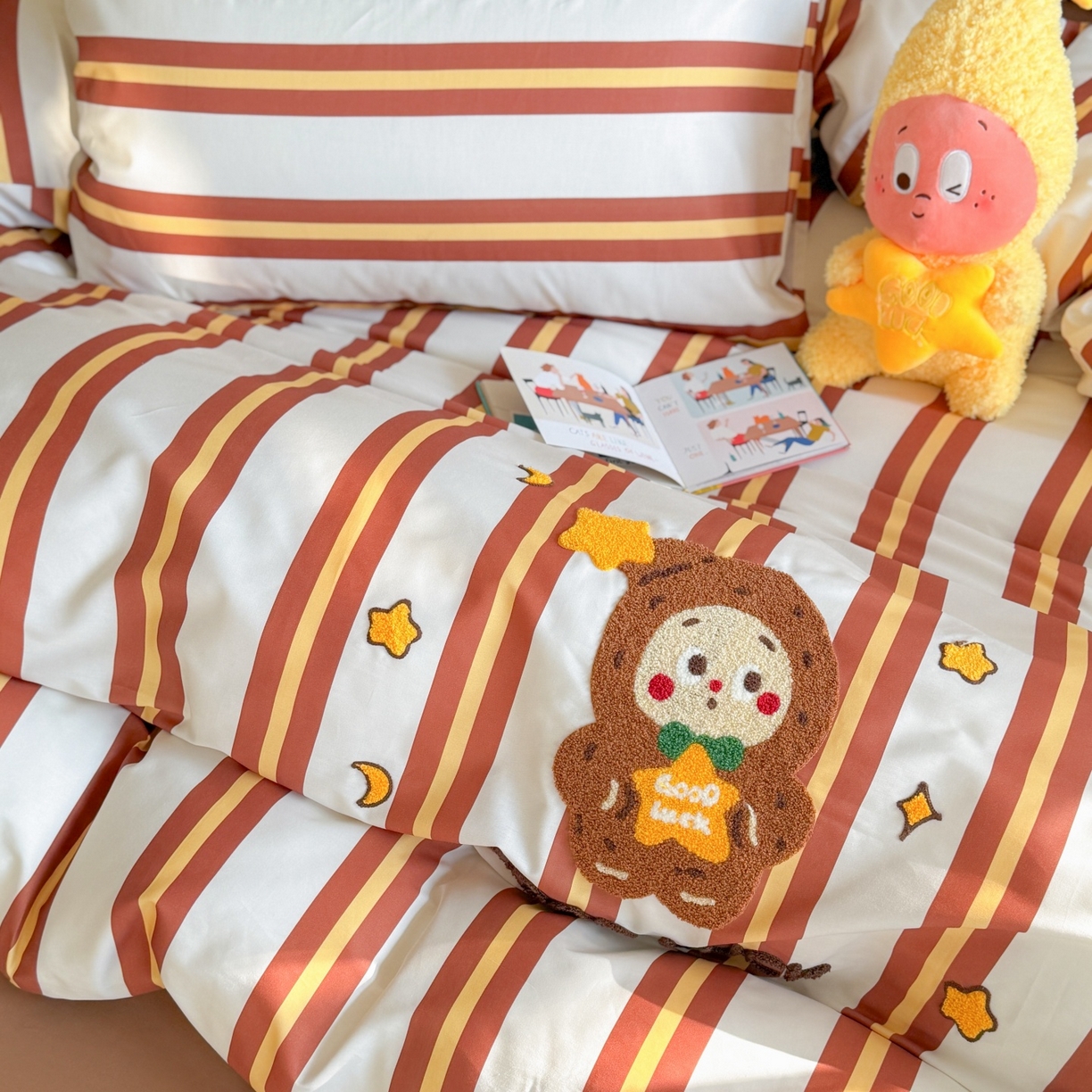 91家纺网 家纺一手货源 找家纺 觅糖家纺 2026春夏新款全棉纯棉卡通毛巾绣系列四件套 幸运熊仔