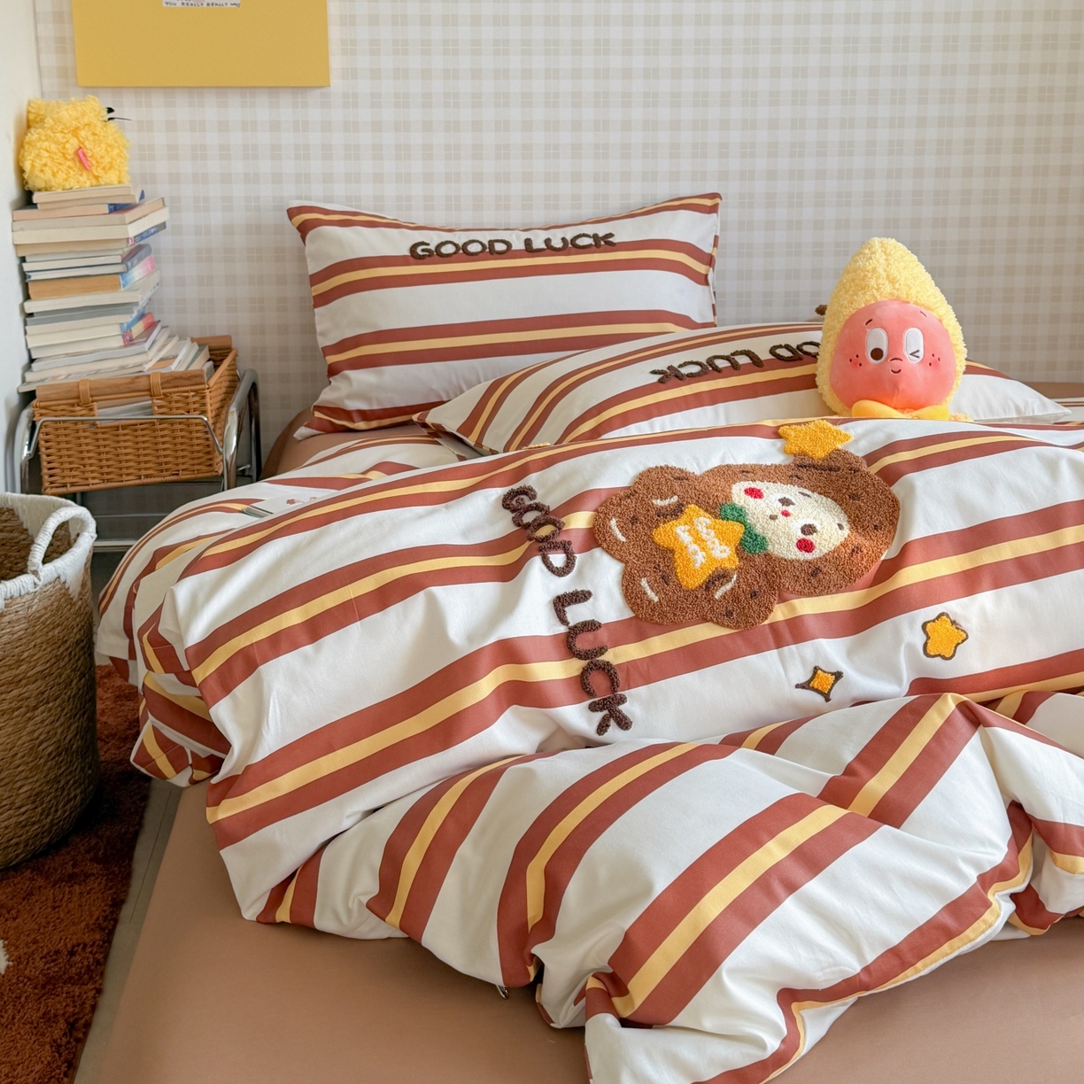 91家纺网 家纺一手货源 找家纺 觅糖家纺 2026春夏新款全棉纯棉卡通毛巾绣系列四件套 幸运熊仔