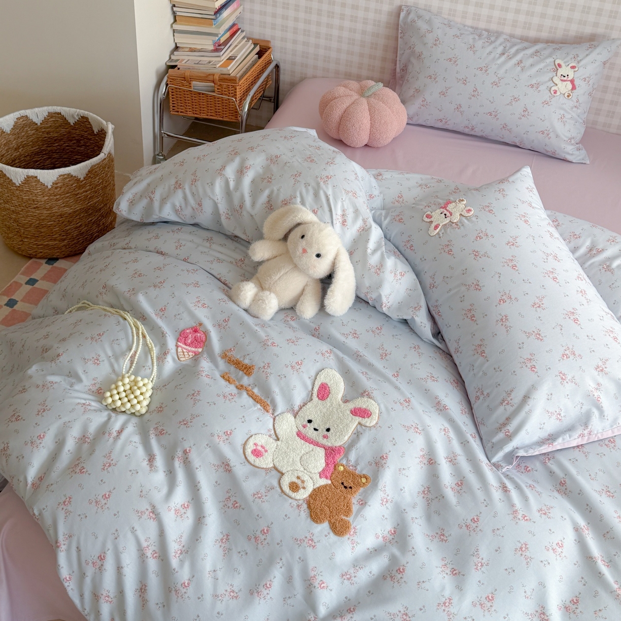 91家纺网 家纺一手货源 找家纺 觅糖家纺 2026春夏新款全棉纯棉卡通毛巾绣系列四件套 花间小兔