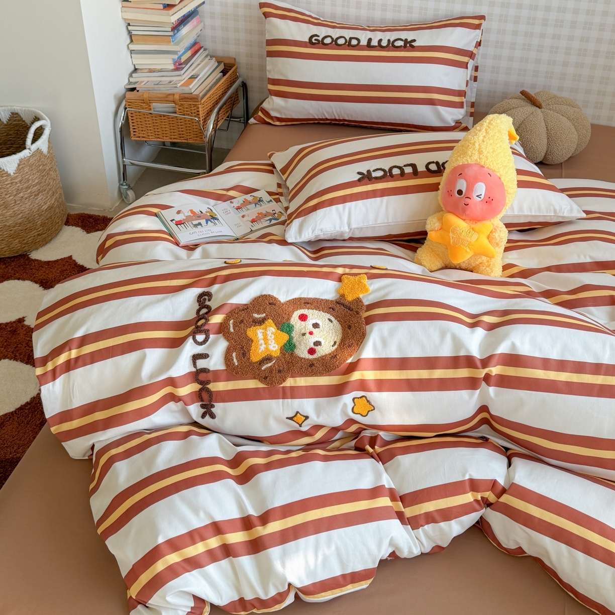 91家纺网 家纺一手货源 找家纺 觅糖家纺 2026春夏新款全棉纯棉卡通毛巾绣系列四件套 幸运熊仔