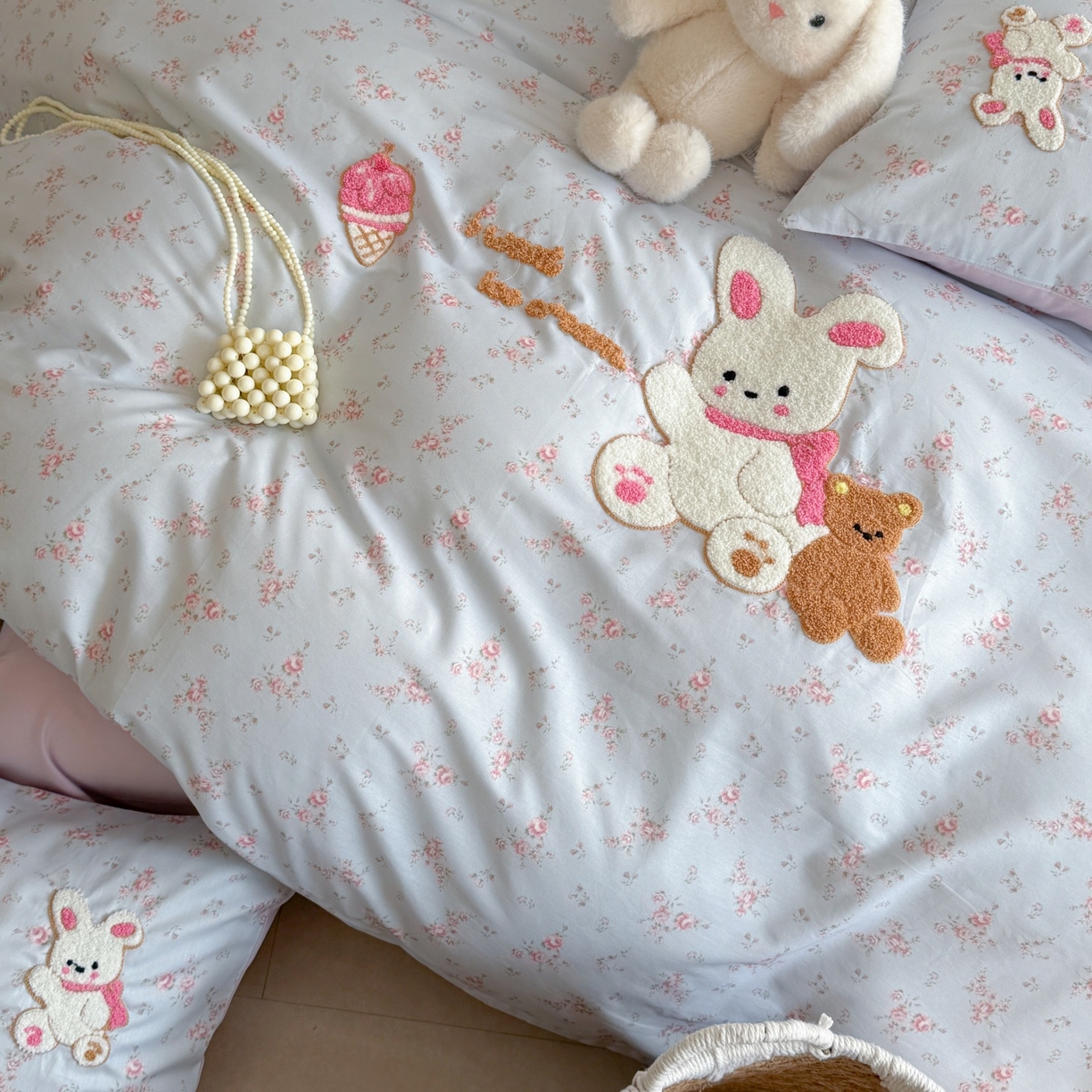 91家纺网 家纺一手货源 找家纺 觅糖家纺 2026春夏新款全棉纯棉卡通毛巾绣系列四件套 花间小兔