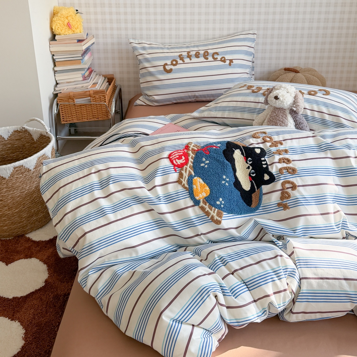 91家纺网 家纺一手货源 找家纺 觅糖家纺 2026春夏新款全棉纯棉卡通毛巾绣系列四件套 咖啡馆