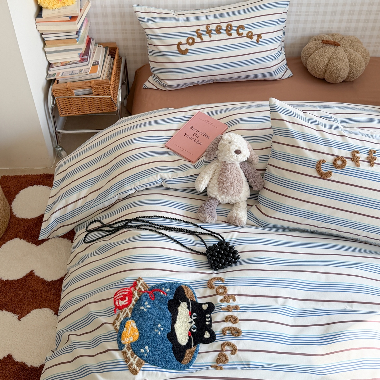 91家纺网 家纺一手货源 找家纺 觅糖家纺 2026春夏新款全棉纯棉卡通毛巾绣系列四件套 咖啡馆