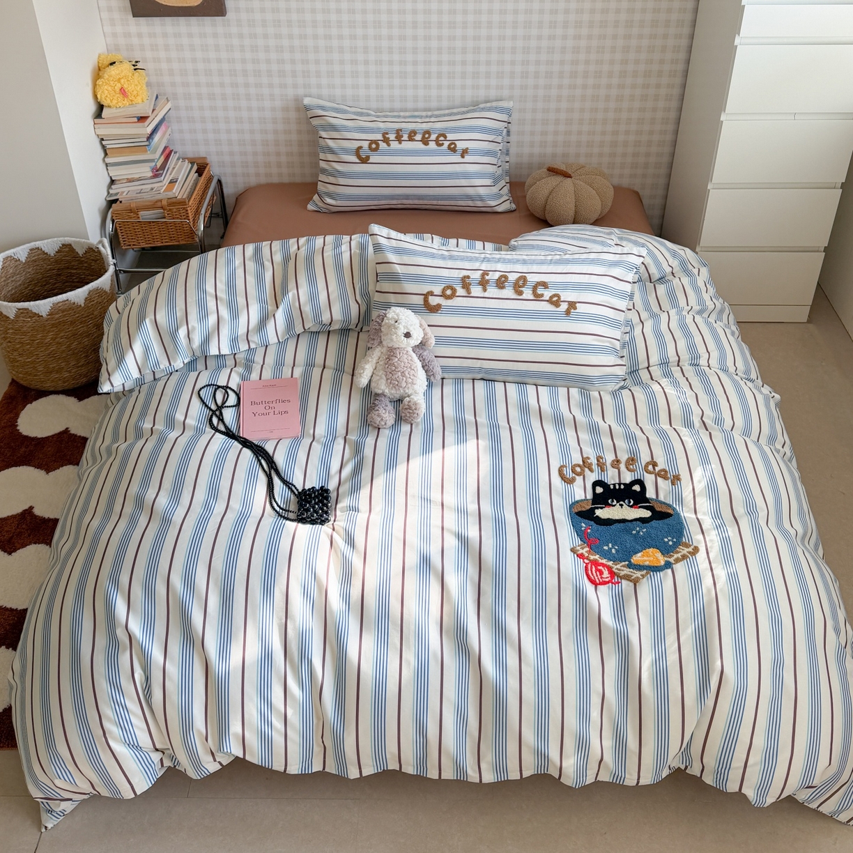 91家纺网 家纺一手货源 找家纺 觅糖家纺 2026春夏新款全棉纯棉卡通毛巾绣系列四件套 咖啡馆