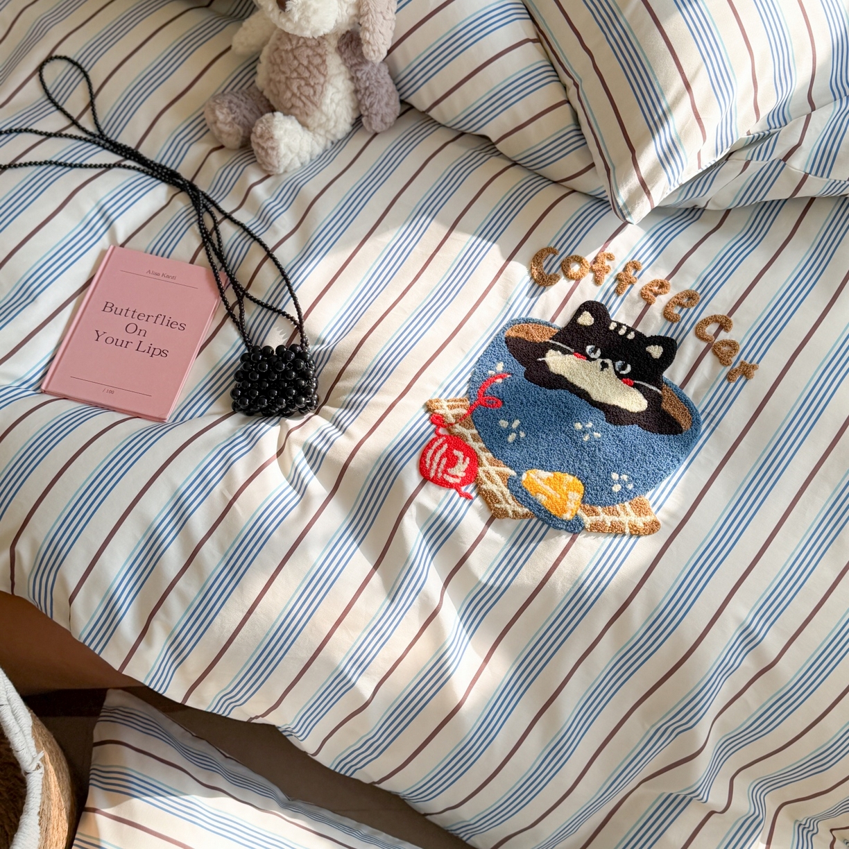 91家纺网 家纺一手货源 找家纺 觅糖家纺 2026春夏新款全棉纯棉卡通毛巾绣系列四件套 咖啡馆