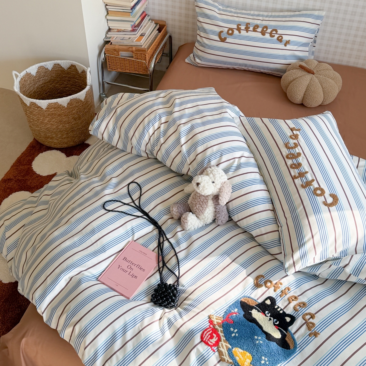 91家纺网 家纺一手货源 找家纺 觅糖家纺 2026春夏新款全棉纯棉卡通毛巾绣系列四件套 咖啡馆