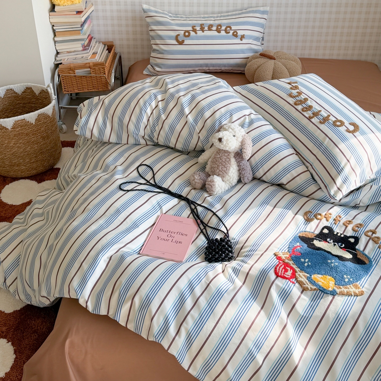 91家纺网 家纺一手货源 找家纺 觅糖家纺 2026春夏新款全棉纯棉卡通毛巾绣系列四件套 咖啡馆