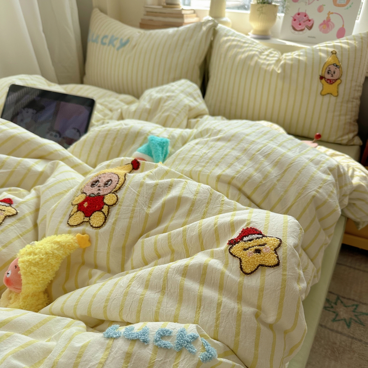 91家纺网 家纺一手货源 找家纺 慕尚家纺 2026春夏新款色织水洗棉毛巾绣四件套 小星人