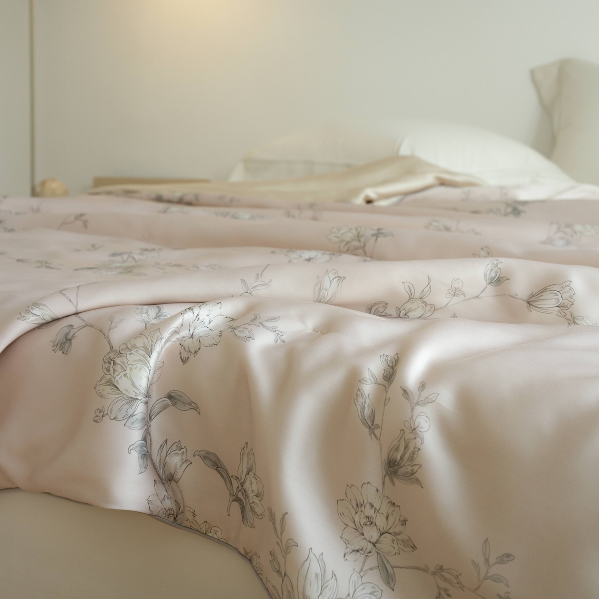 91家纺网 家纺一手货源 找家纺 沐晴家纺 2026新款春夏数码印花兰精天丝夏被空调被 夕瑶-浅桔