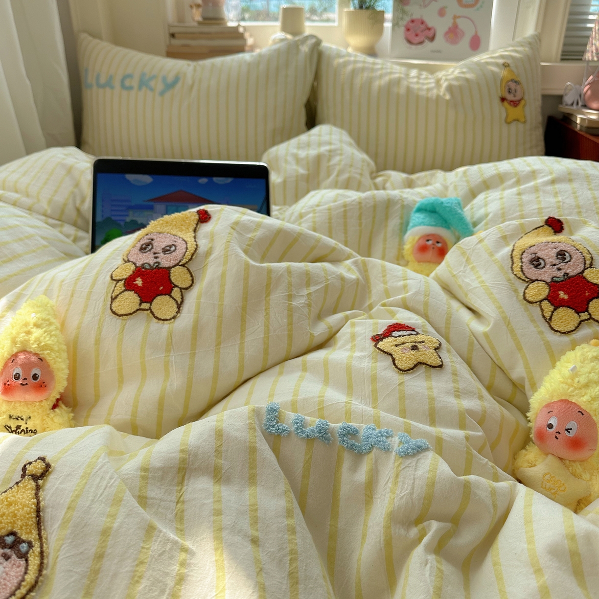 91家纺网 家纺一手货源 找家纺 慕尚家纺 2026春夏新款色织水洗棉毛巾绣四件套 小星人