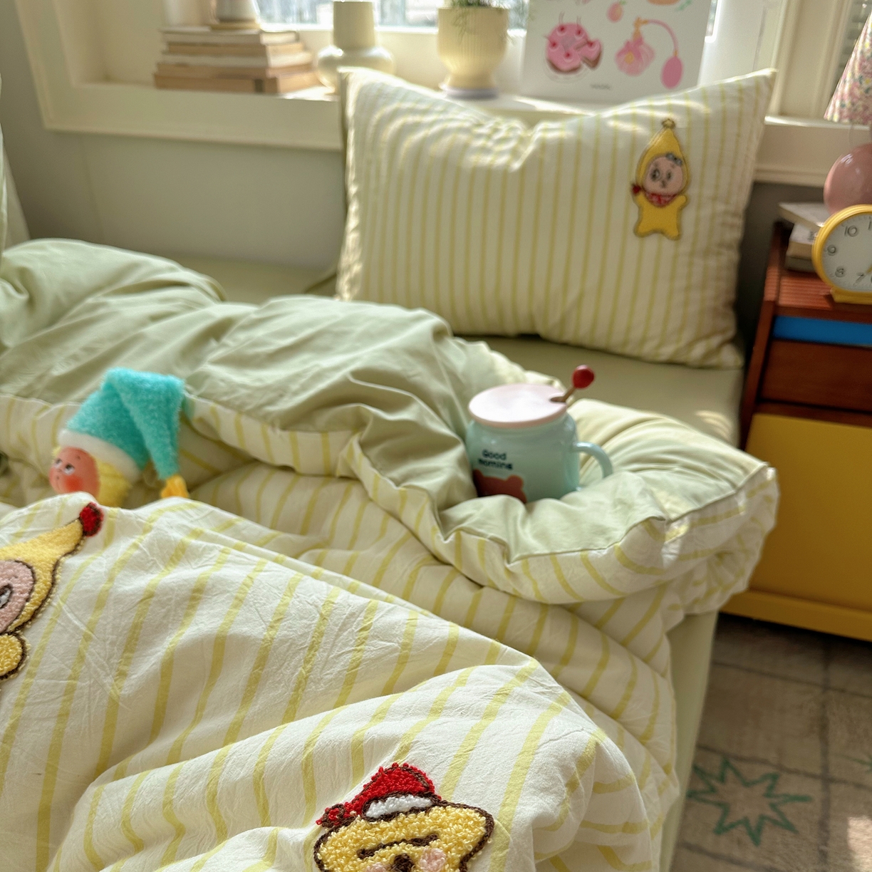 91家纺网 家纺一手货源 找家纺 慕尚家纺 2026春夏新款色织水洗棉毛巾绣四件套 小星人